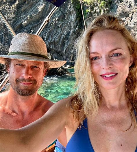 Heather Graham, 54, showcases her incredible physique in micro。